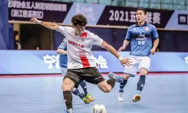 不断进球, 罗的经典庆, 州日报