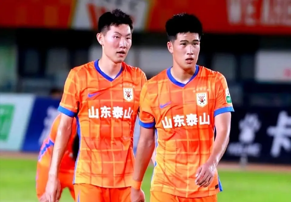 二队报名踢, 泰山队中卫 二队报名踢, 泰山队中卫